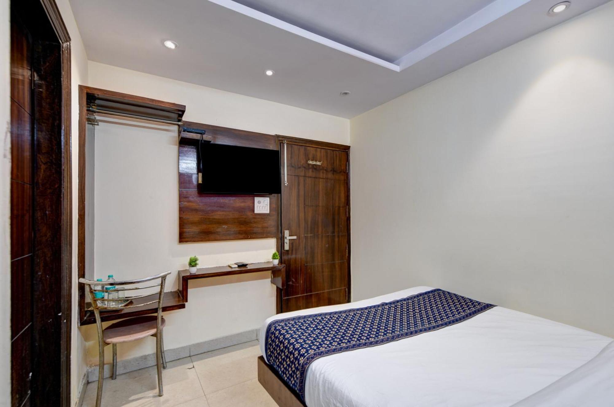 Snow White - Paharganj Hotel 3*