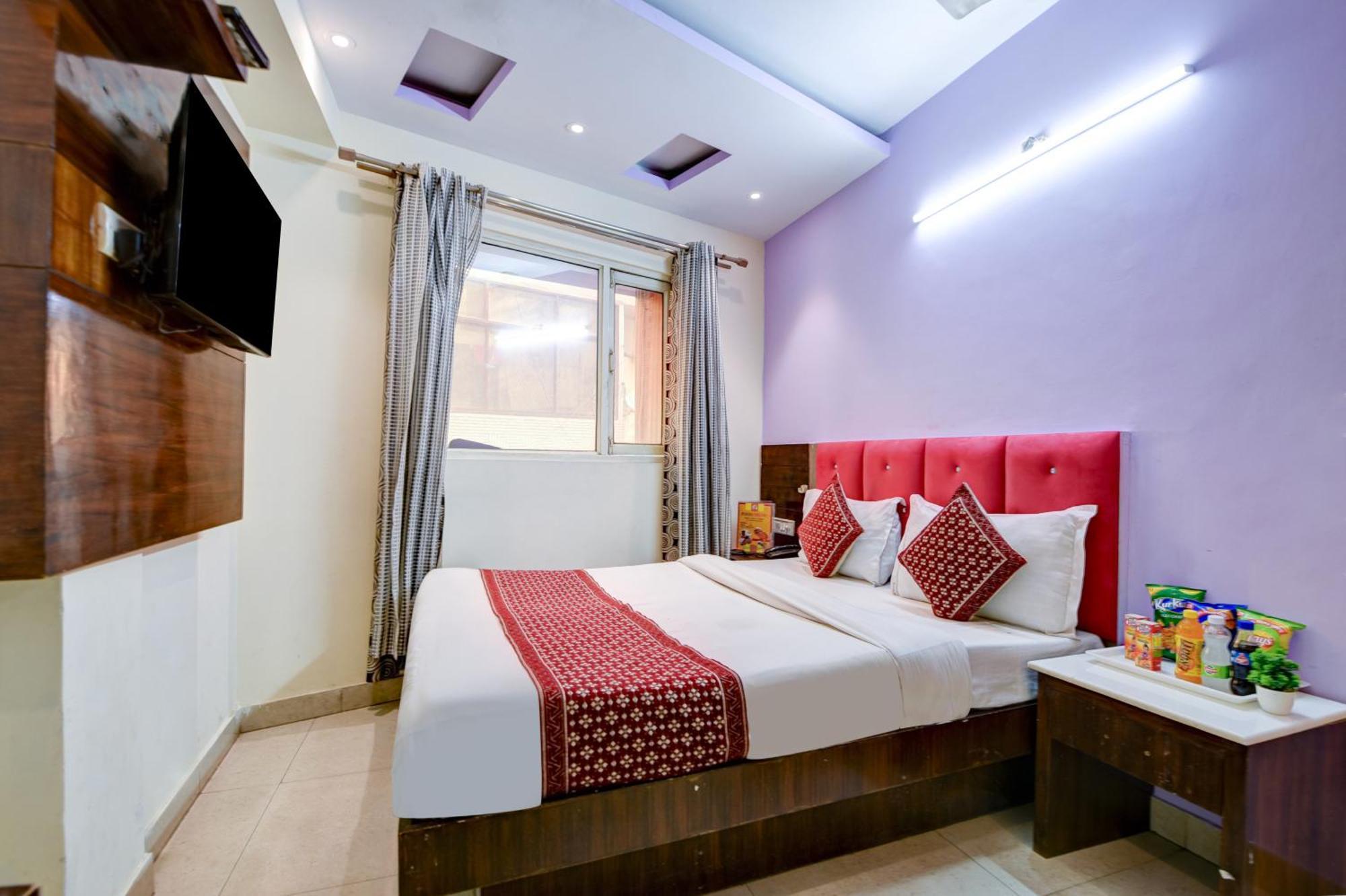 Snow White - Paharganj Hotel